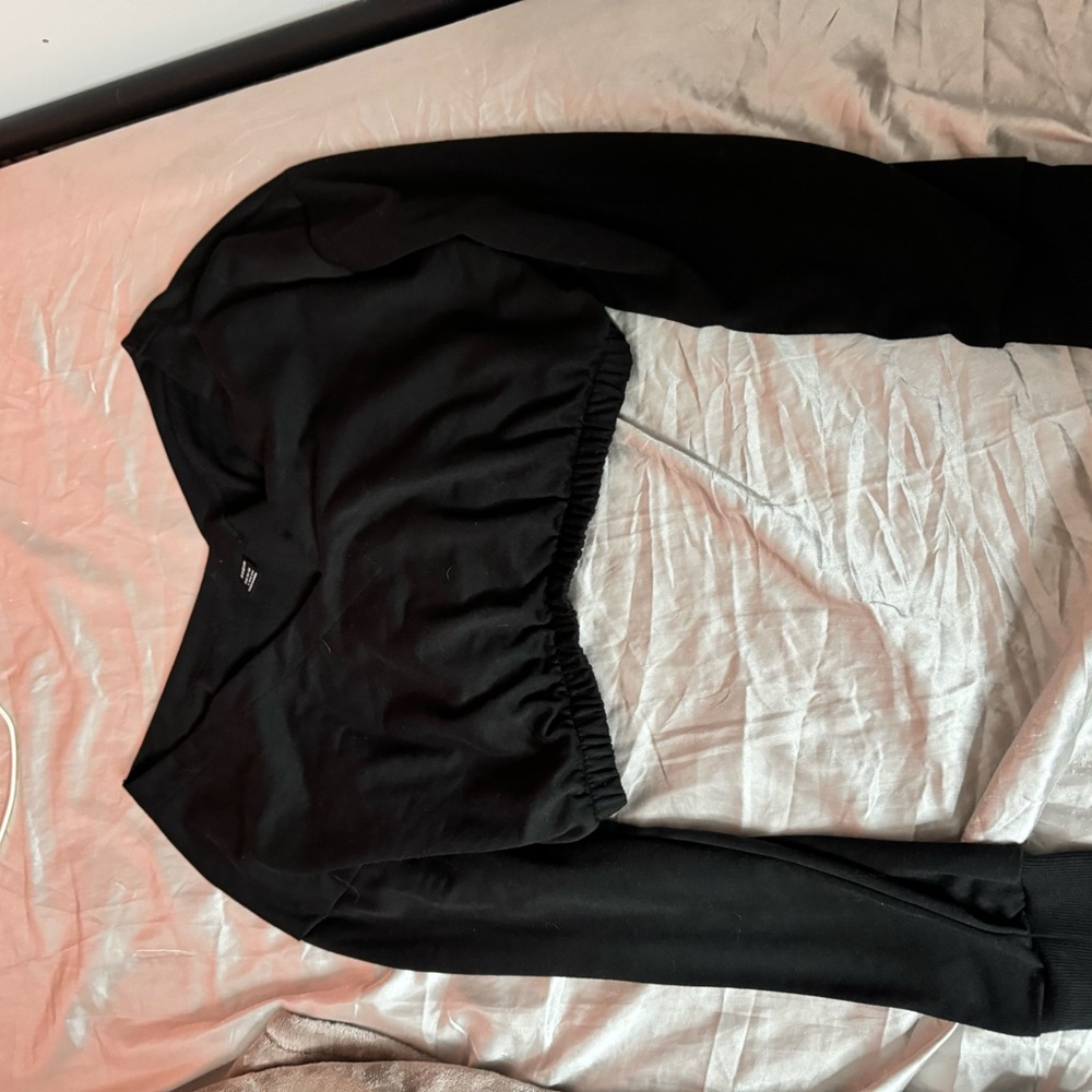 Black crop top long sleeve